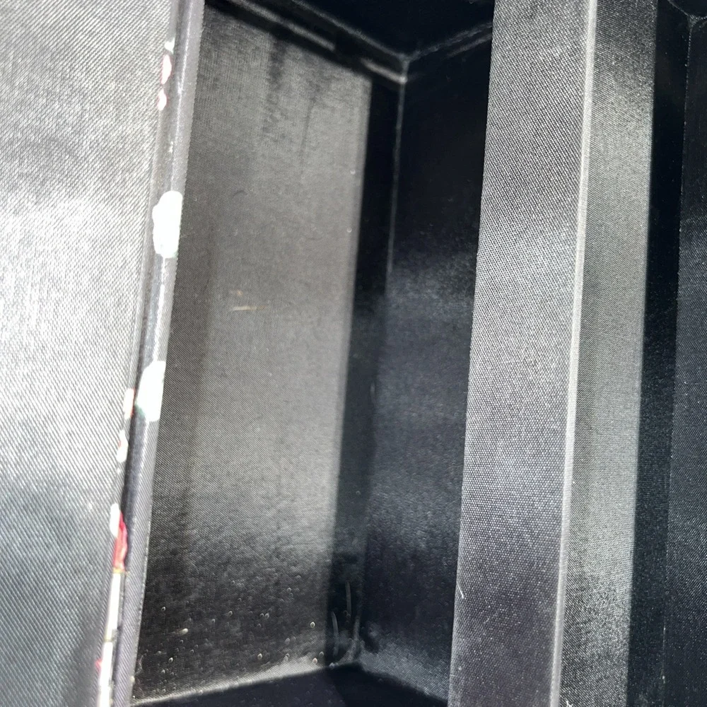 Make-up‎ 2 Tiered Shelves Travel Case Hardshell Black Roses